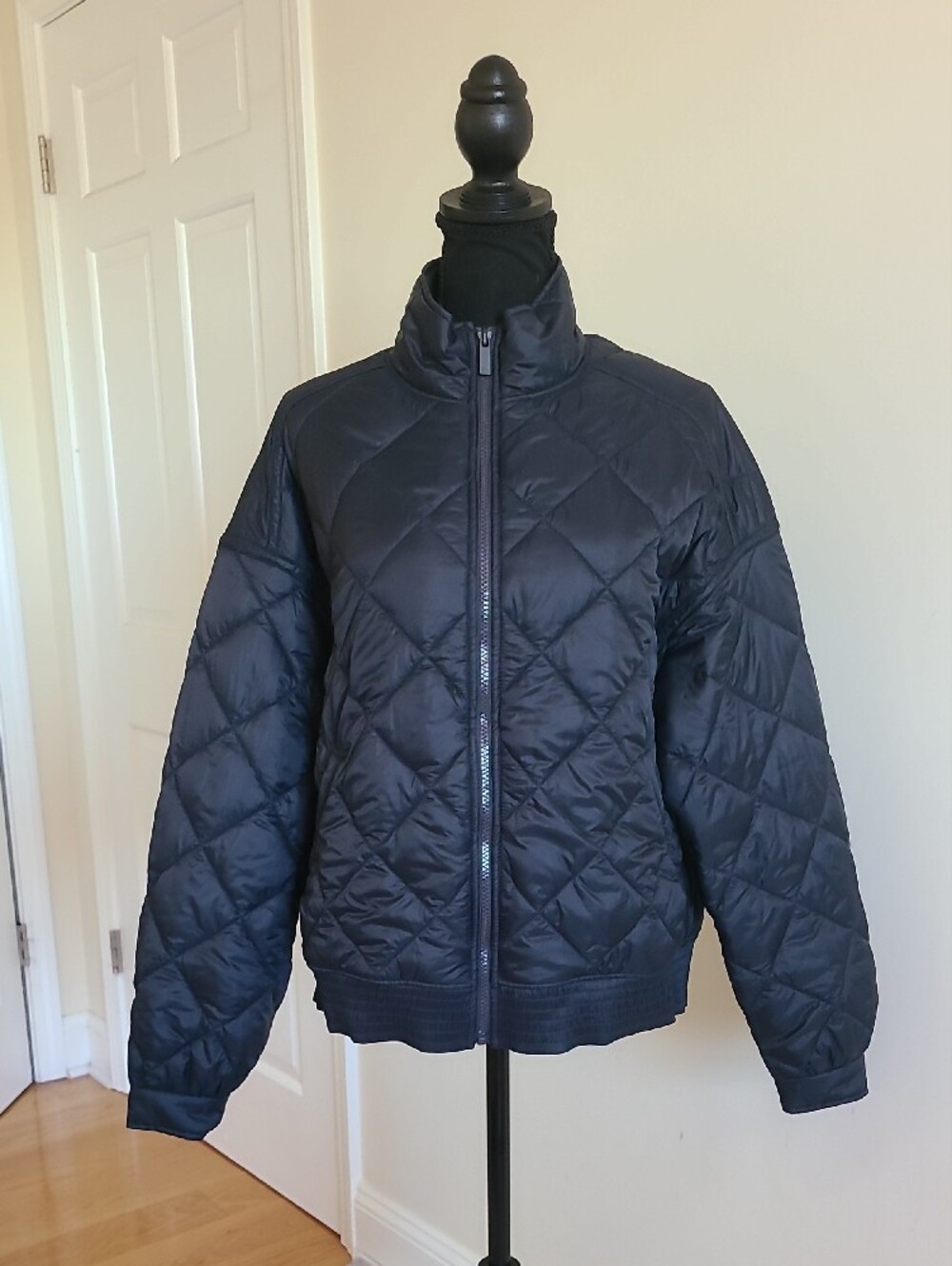 TravisMathew Lights At Night Quilted Jacket L Obsidian